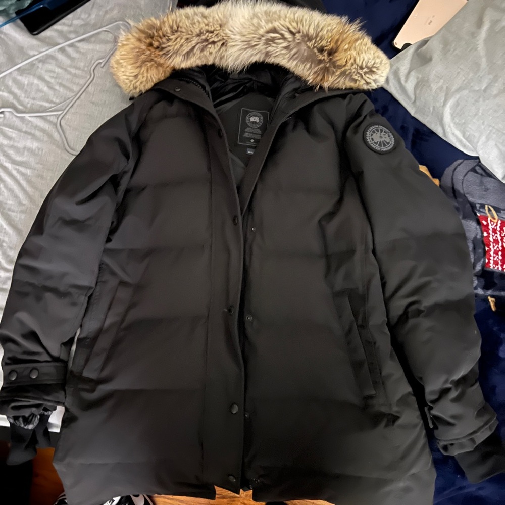 Canada Goose Black Patch. SIZE XL.